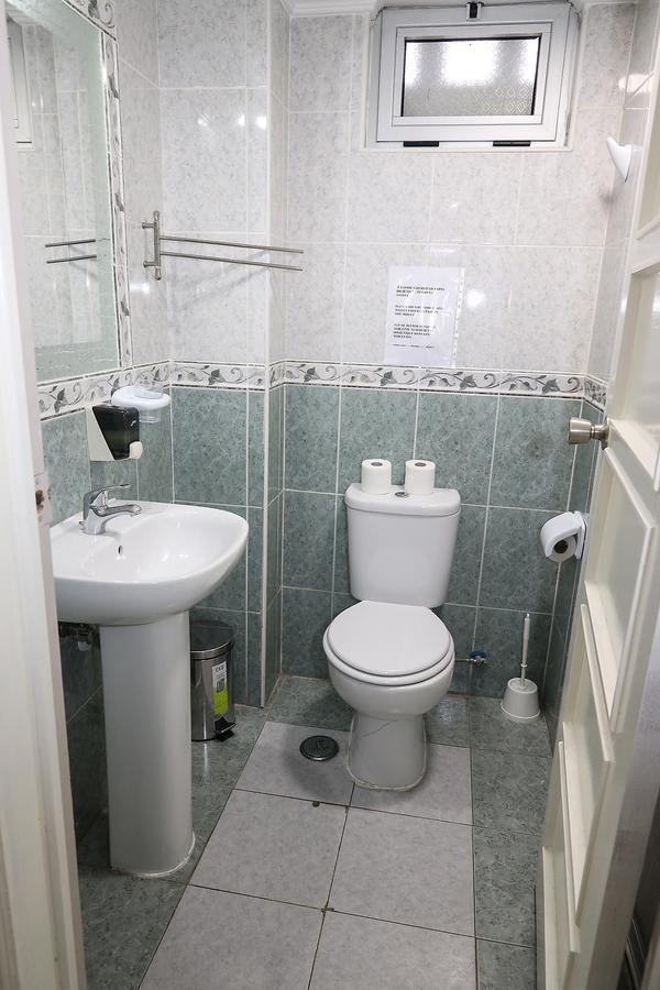 Host Hostal *