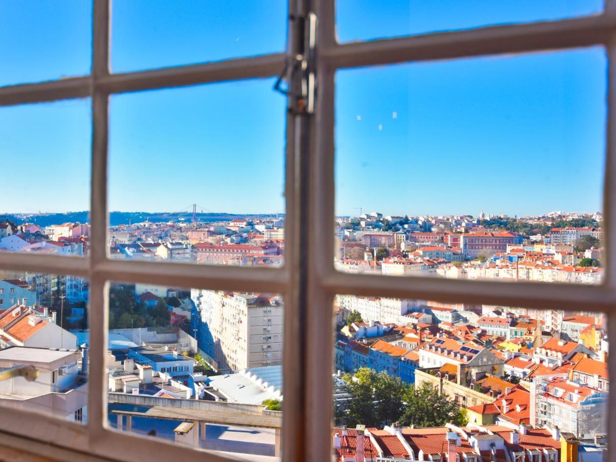 Private View Over * Lisboa