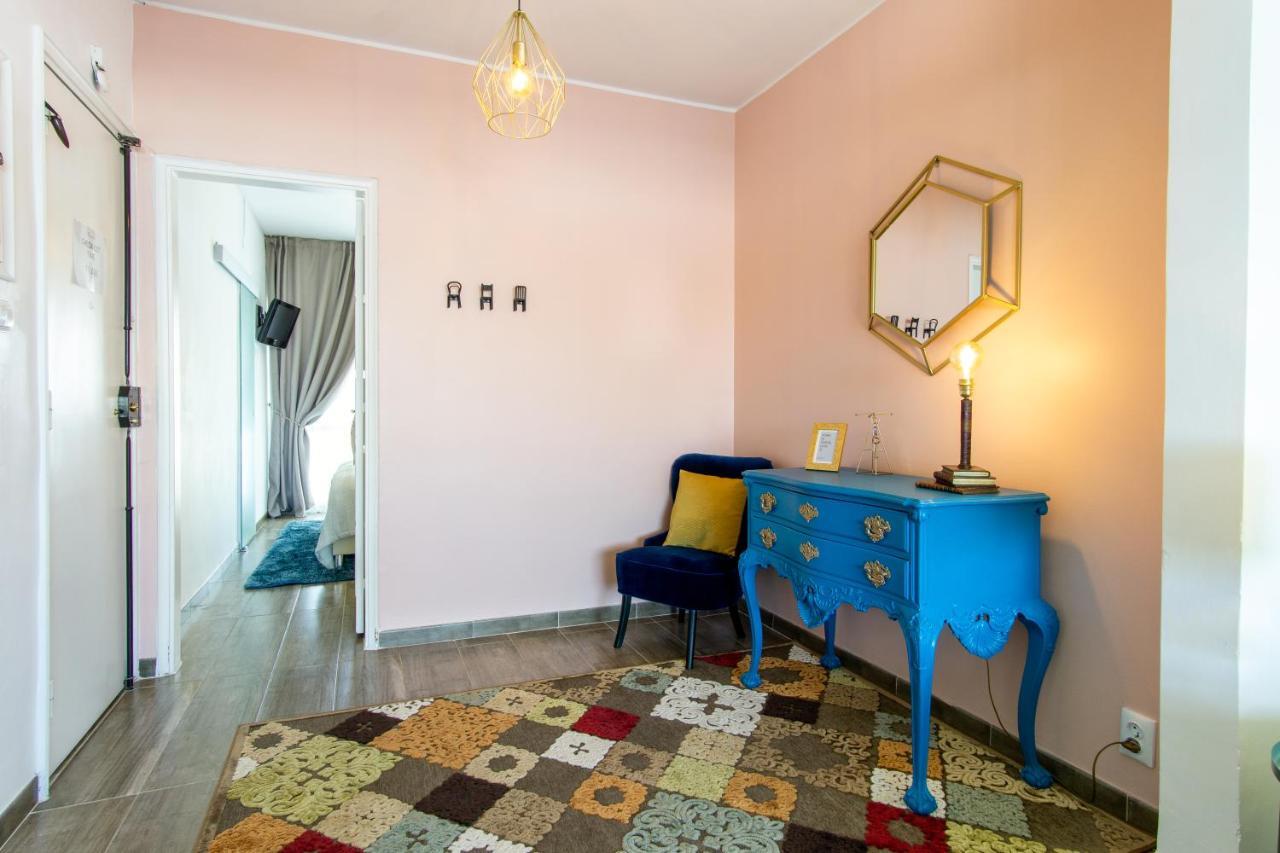 Apartamento Gaze Out At The In A Retro-chic Getaway