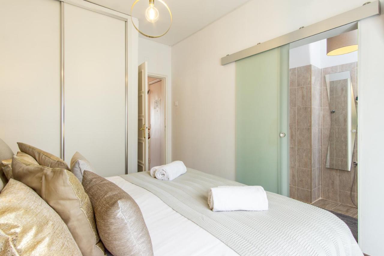 Gaze Out At The In A Retro-chic Getaway * Lisboa