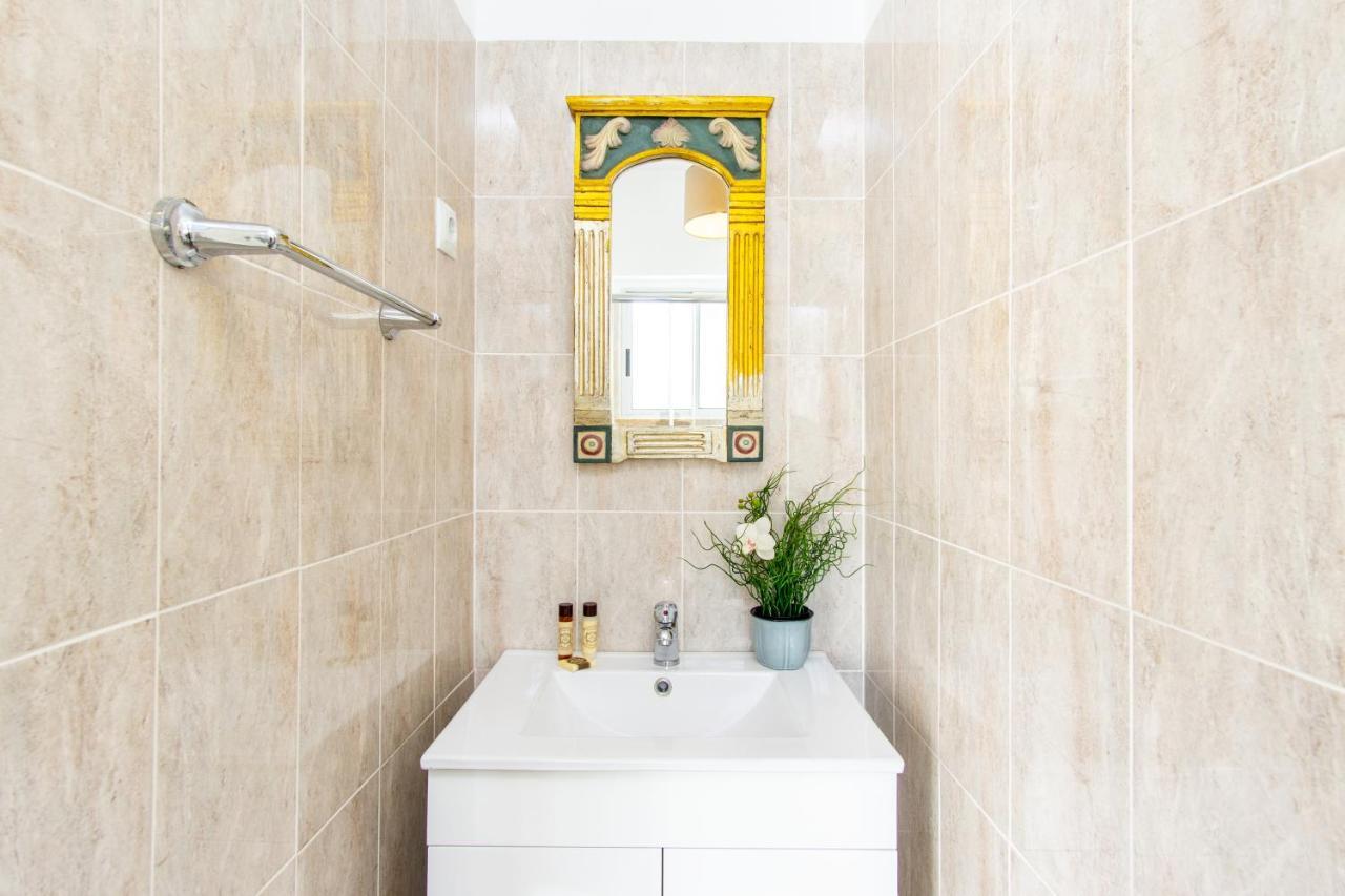 Gaze Out At The In A Retro-chic Getaway Apartamento Lisboa