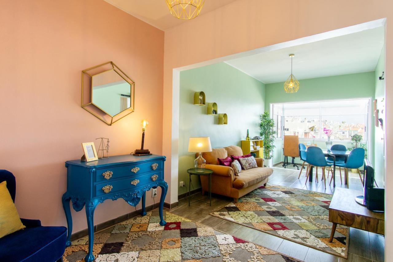 Gaze Out At The In A Retro-chic Getaway *