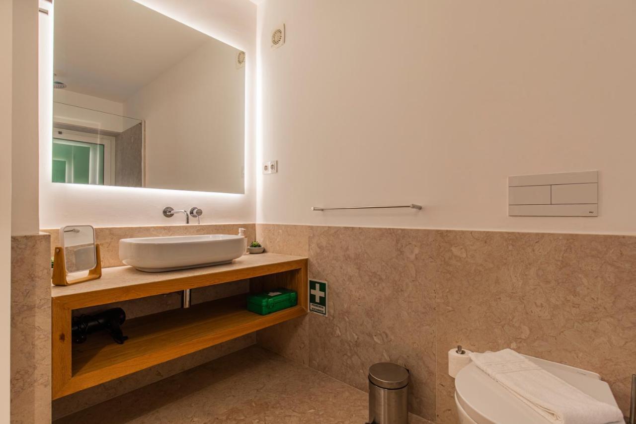 Upscale & Modern 2bdr *