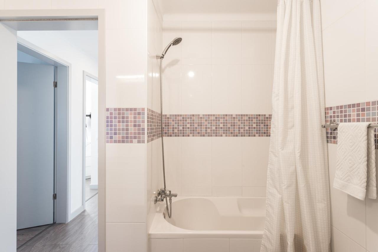 Parque Nacoes, Near Airport, Metro Station Apartamento