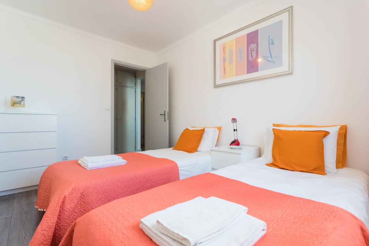 Parque Nacoes, Near Airport, Metro Station Apartamento
