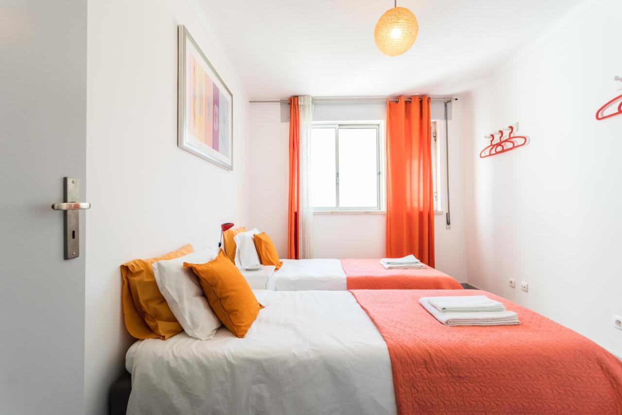 Parque Nacoes, Near Airport, Metro Station Apartamento