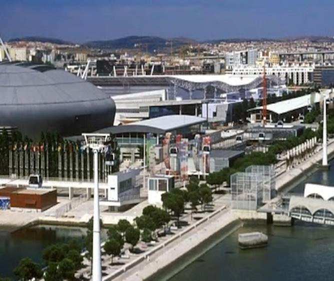 Parque Nacoes, Near Airport, Metro Station Apartamento
