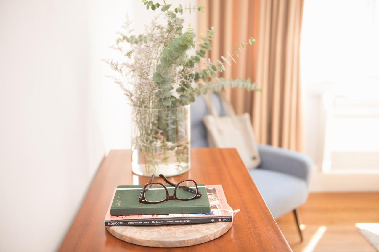 Flattered To Be In Apartamento