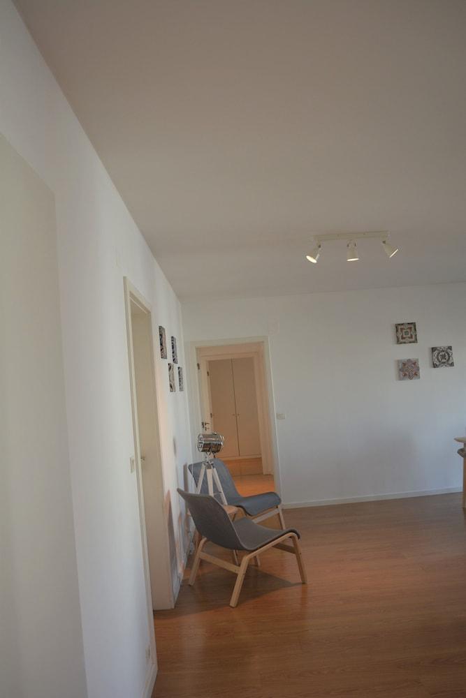 Modern & Bright By Homing Hotel 4*