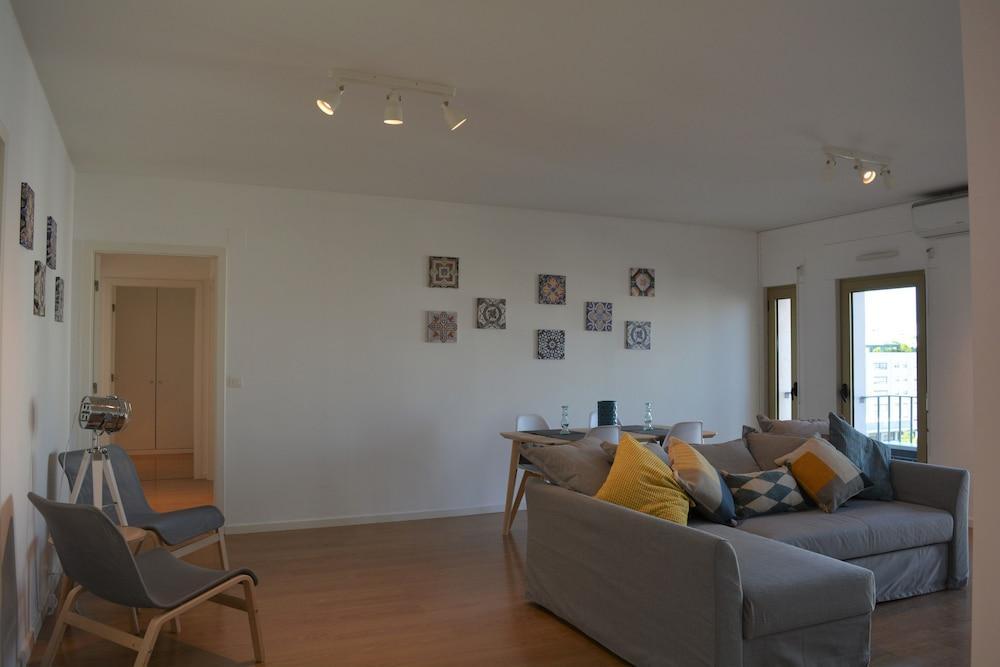 Modern & Bright By Homing Hotel