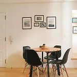Historic Alfama Apt With Modern Style