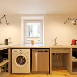 The Yellow House - Duplex With Local Charm