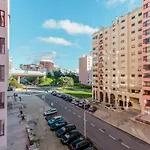 Elegant 3 Bedroom Apt - City Centre - Garage - Metro