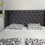 L83 - Rooms And Apartments