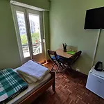Lisbon Twin Room In Penha De Franca Lisbon