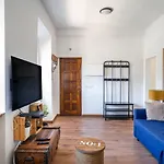 T1 Apt In Alcantara 15 Mins From Docas