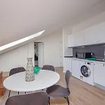 Stylish Lisbon Apartment Central