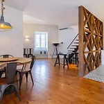 Charming 3Bdr Duplex In City Center By Lovelystay