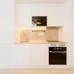 Lisbon Orange House - Elegant Two-Bedroom Apartment 1E