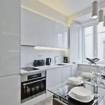 Bmyguest - Exclusive Downtown Apartment