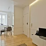 Bmyguest - Exclusive Downtown Apartment