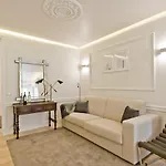 Bmyguest - Exclusive Downtown Apartment