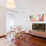 Bmyguest - Central Garage Apartment