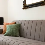 Lisbon Charming Apartment