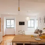 Moniz Studio Apartment - By Lu Holidays