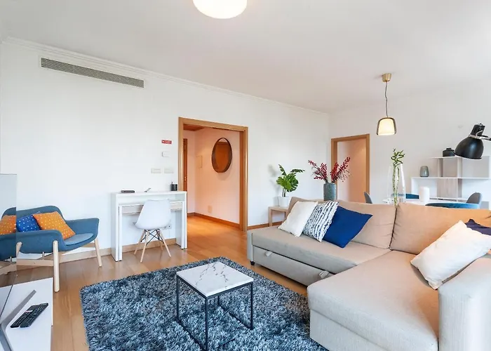 Central Orient Residence - Modern, spacious&sunny! By the river!