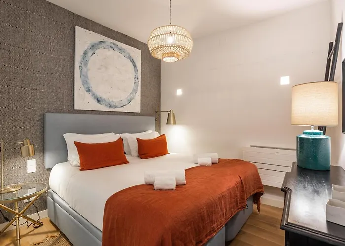 Chic Tailor Made Flat In Chiado