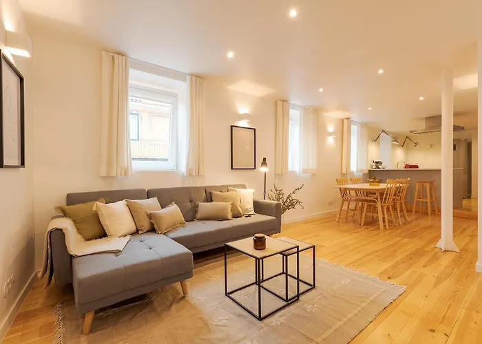 The Yellow House - Duplex With Local Charm