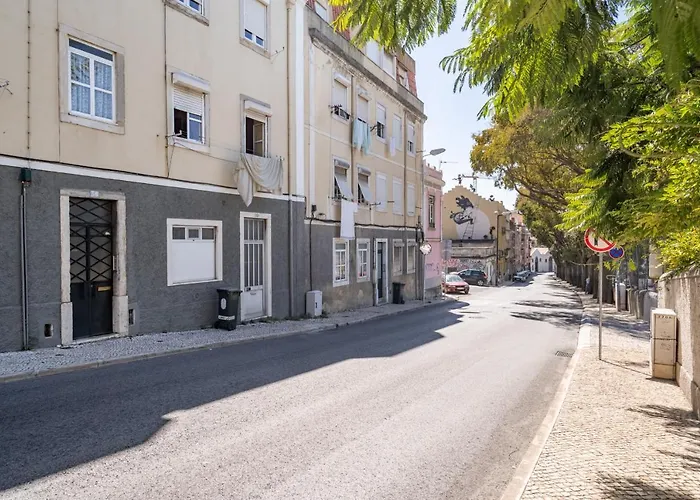 T1 Apt In Alcantara 15 Mins From Docas