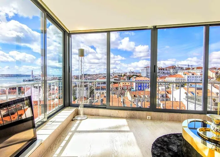 Lovelystay - Full Sky In Chiado