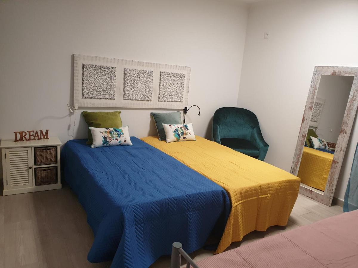 Terminal 4 Hostal *