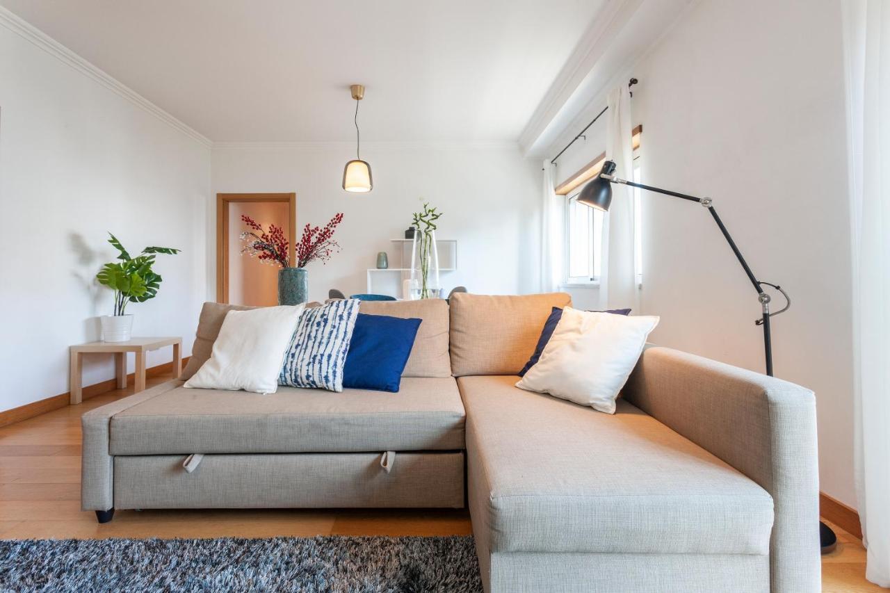 Orient - Modern, Spacious And Sunny! By The River! *