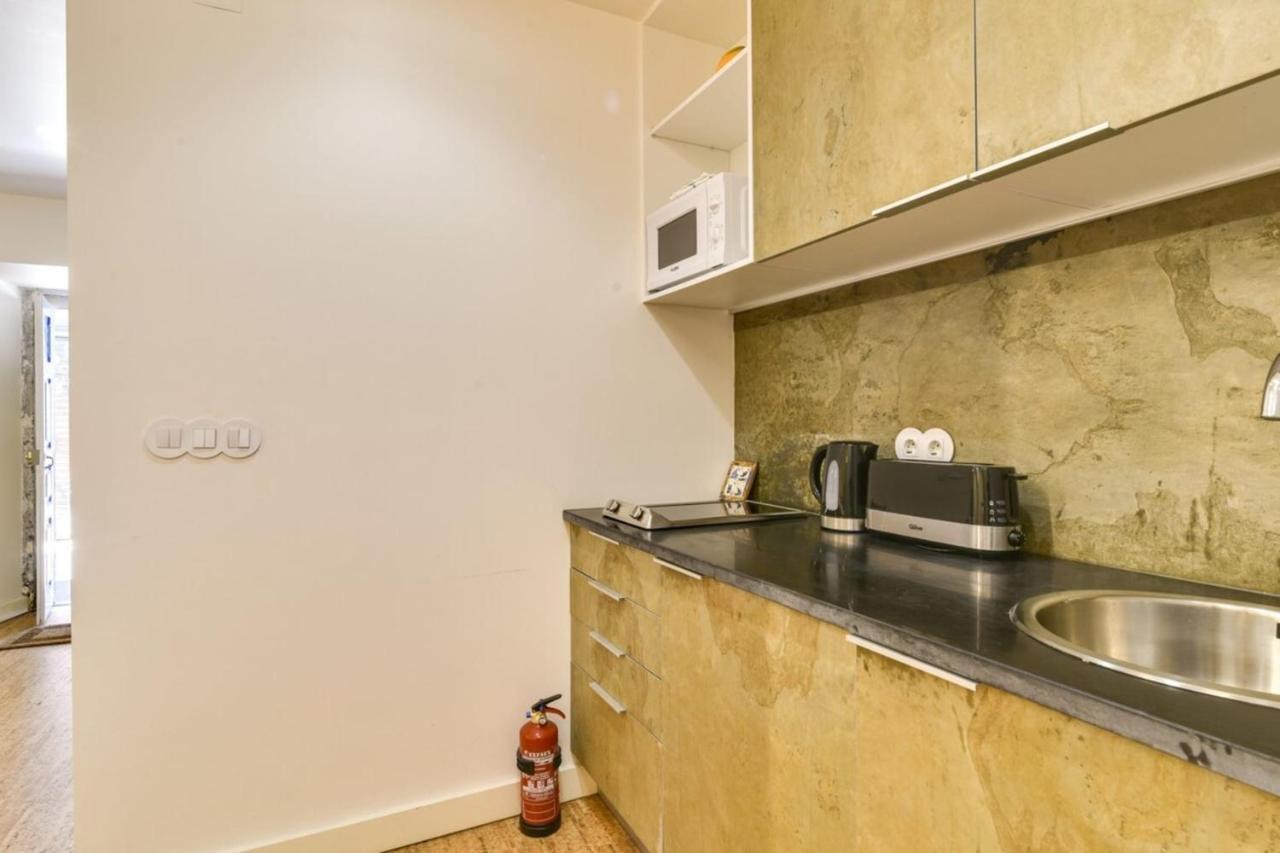 New With Easy Access In Traditional Area Apartment Lisbon