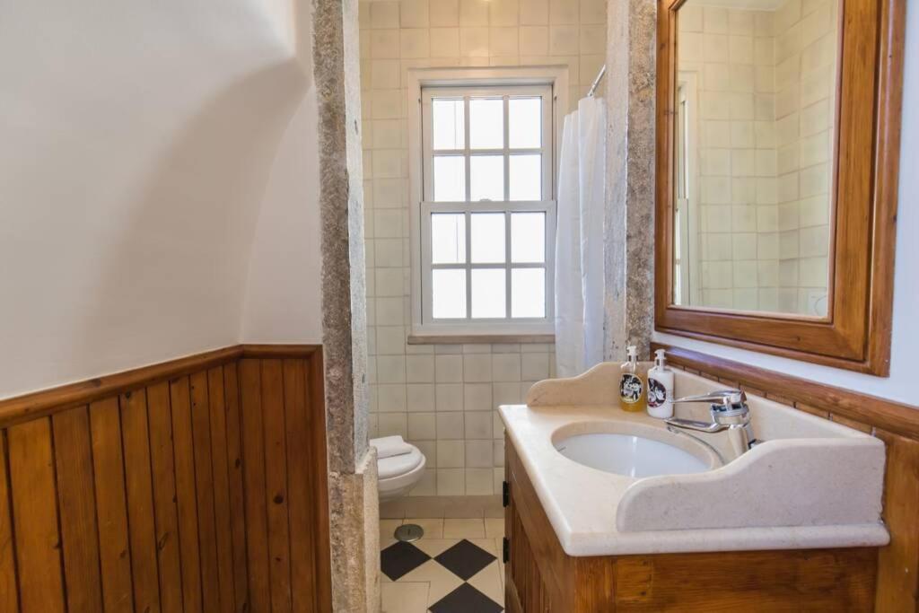 135 C - Quiet Charming Flat In Historic Alfama Near Baixa *