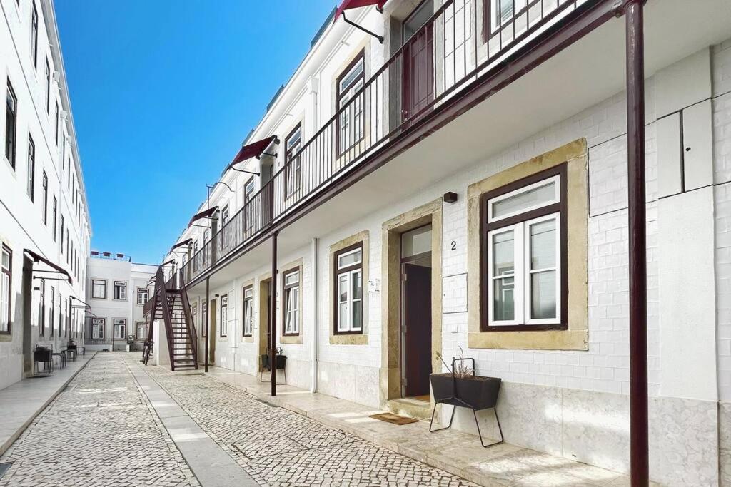 Rosário 2 Lovely With Private Patio - By Homeful * Lisboa