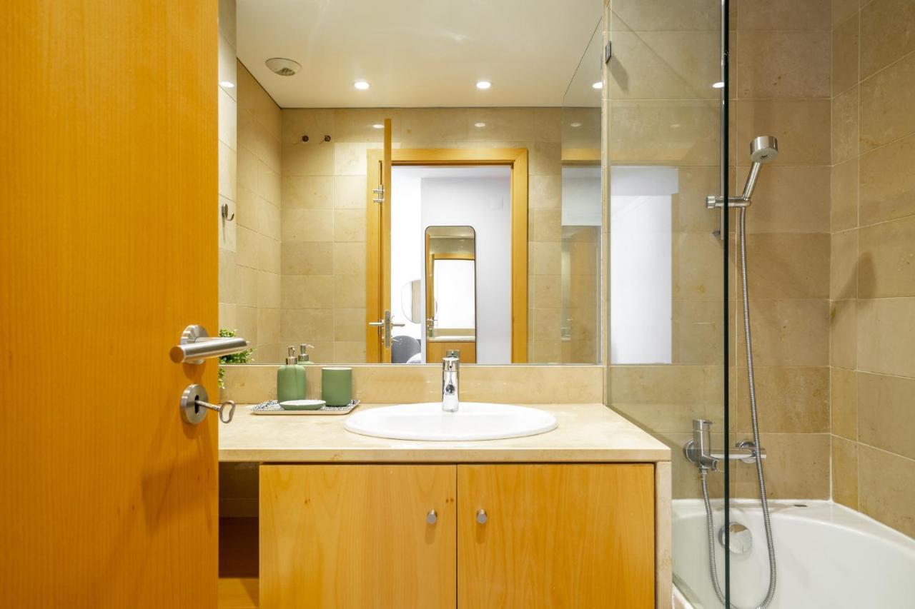 Whome Panoramic View With Elevator, Ac, Garage Perfect For Families & Business Travellers