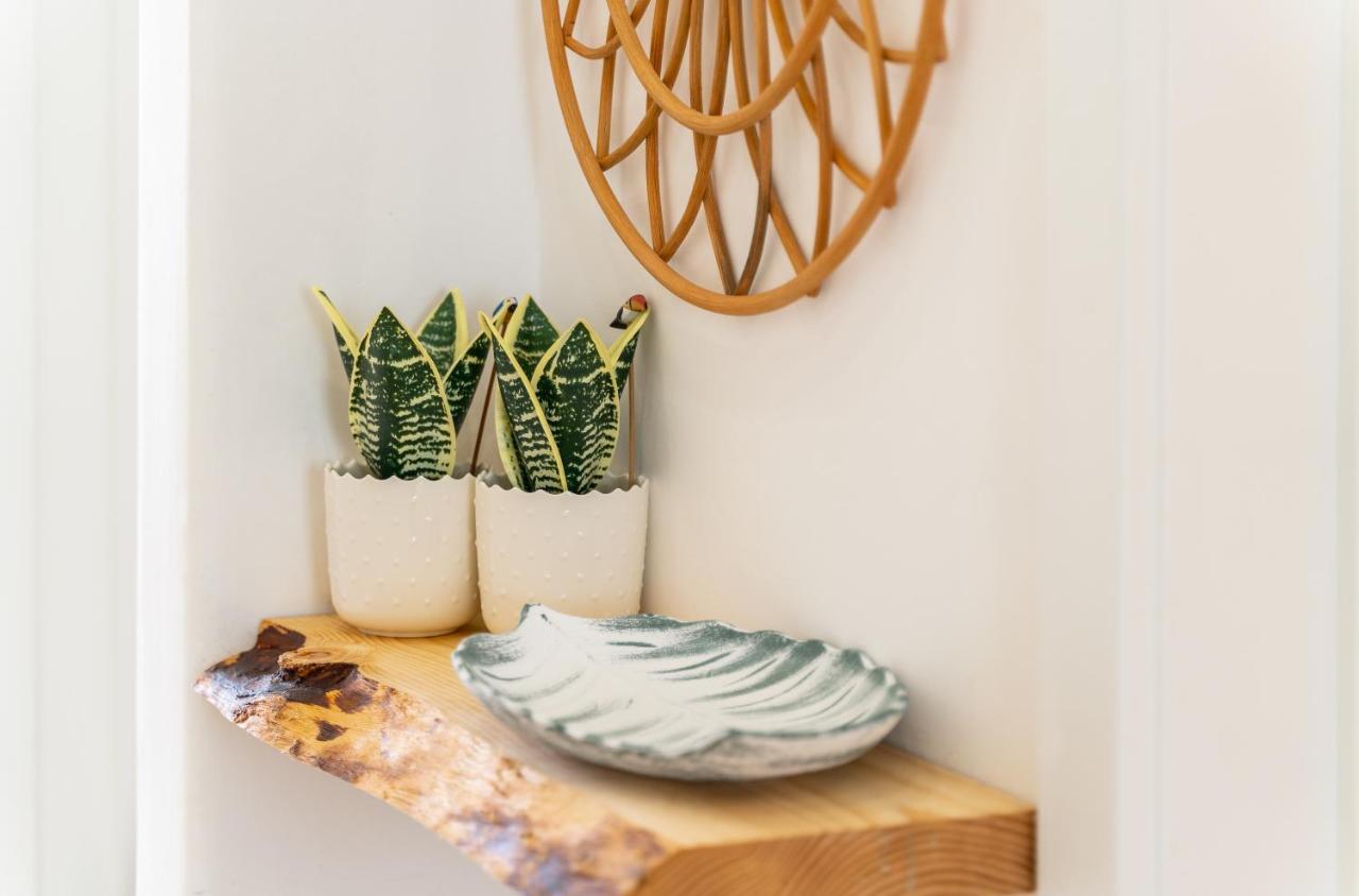 Renew Yourself At An Unvarnished Hideaway Apartamento