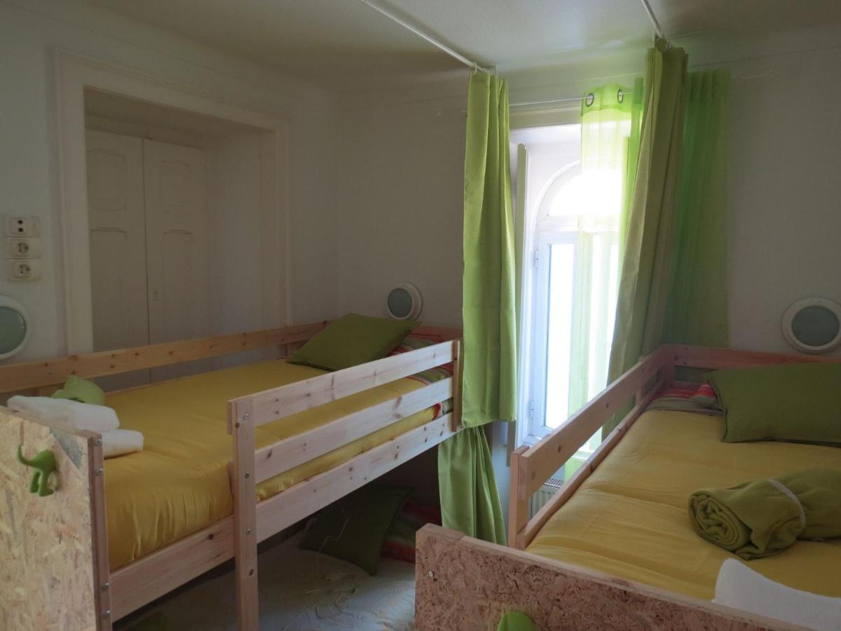White House Hostal
