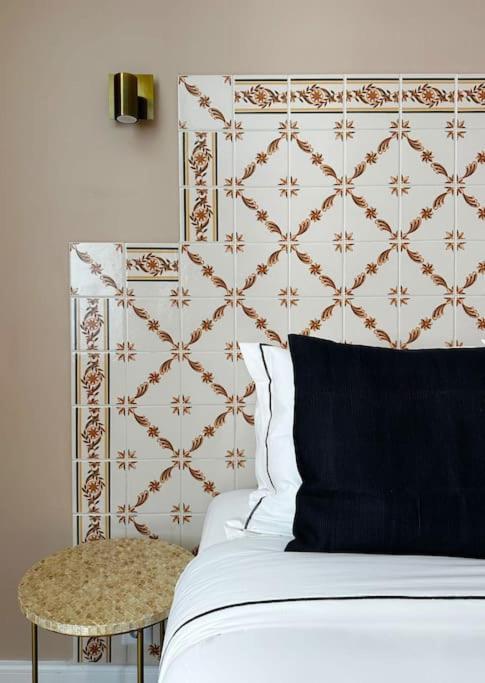 Historical Center, Large 2 Bedroom Apartment, Bright & Stylish Lisboa