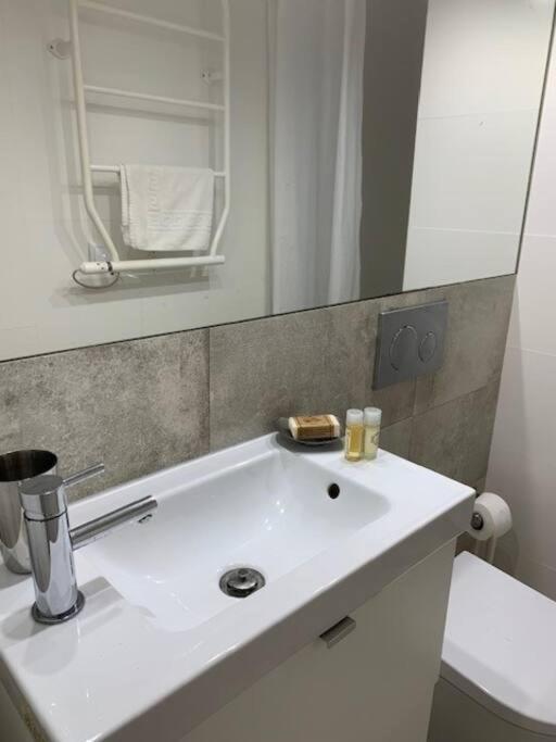 Hip Tailor Made Flat In Estrela! Apartamento