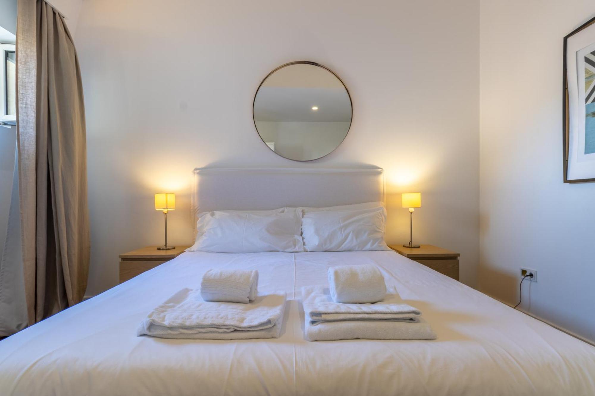 King Bed Suite, Loft With 3wc, Ac & Self-check-in. Lisboa