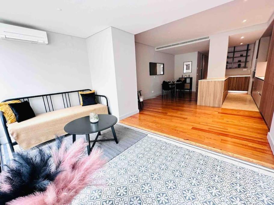 Marques De Pombal Flat A Great Locations Center