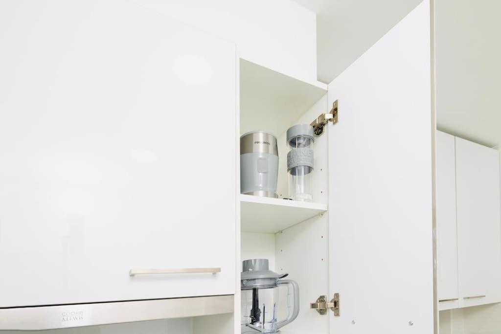 Modern 3 Bedroom Flat In Apartamento *