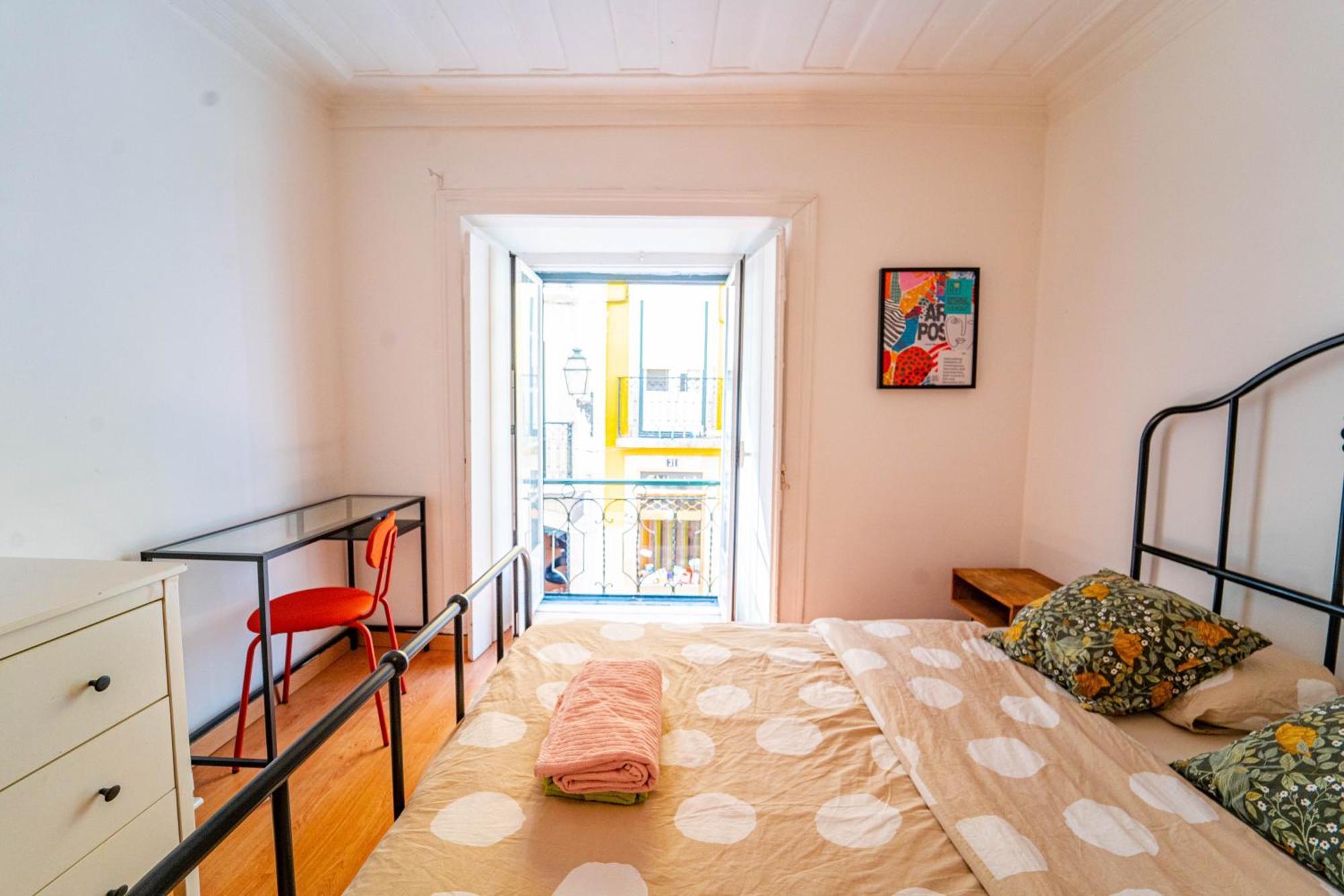 Bedrooms In Bairro Alto Habitación en casa particular *
