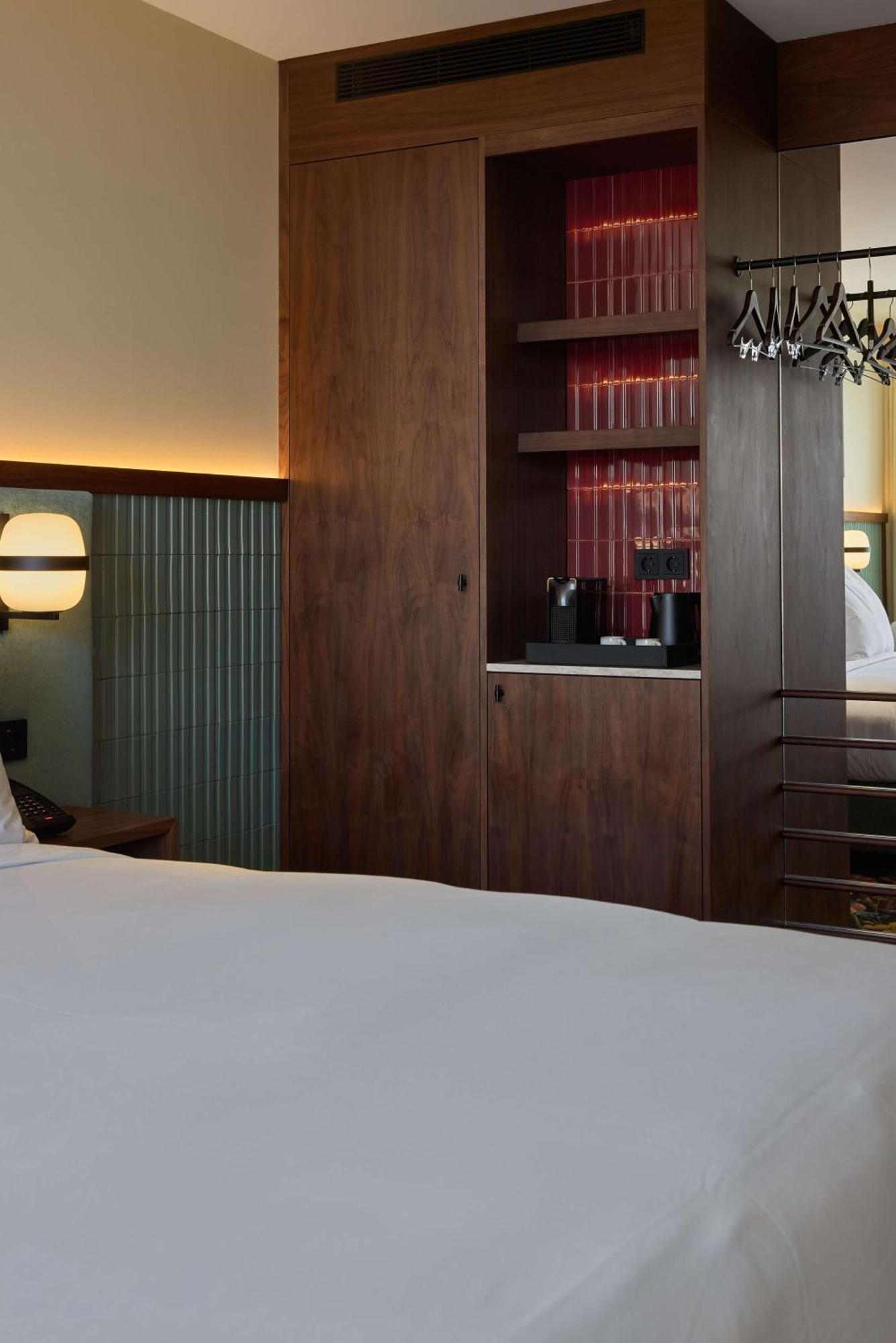 Hotel Duo Lisbon, Curio Collection By Hilton 4*
