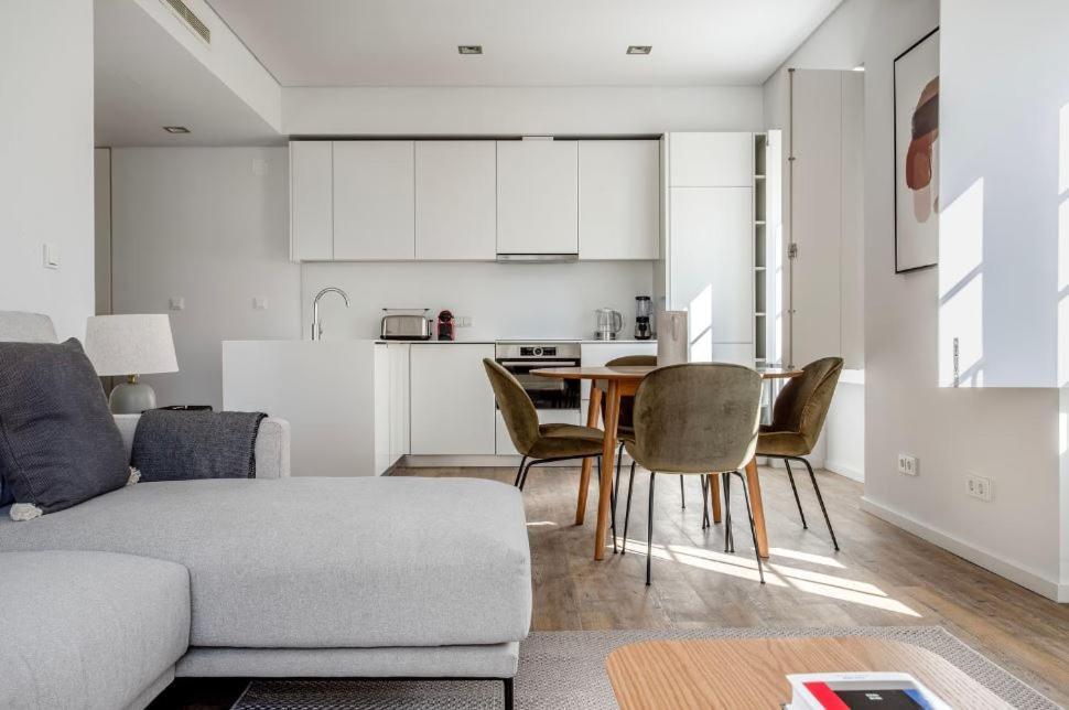 Private Bedrooms In The Heart Of * Lisboa